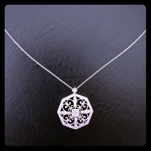 Diamond vintage-style 18k white gold necklace